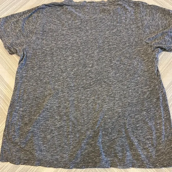 Lauren Moshi Women’s Gray Graphic Tee with Colorful Lips Design - Size XS - Image 6