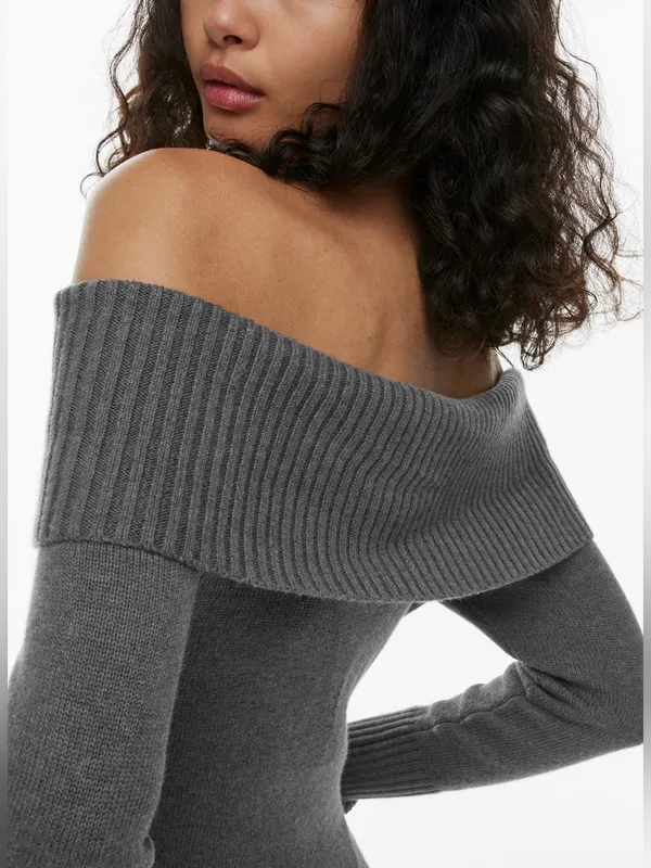 NWOT Aritzia Sunday Best Topaz Off Shoulder Sweater – Heather Chrome – S - Image 3