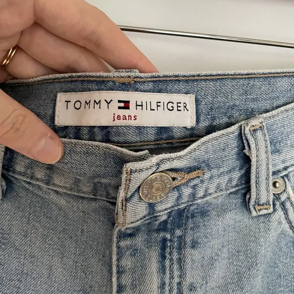 Tommy Hilfiger Denim High-Waisted‎ Womens Jean Shorts Size 8 15.5 Inseam 4 - Image 4