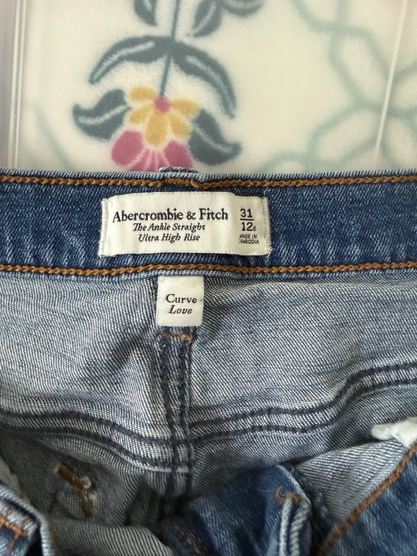 Abercrombie Jeans - Image 3