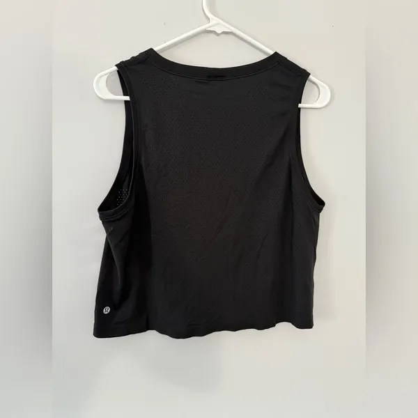 Lululemon Workout Tank Top Breathable Cropped Tank Top Lightweight Black Size 6 - Image 5