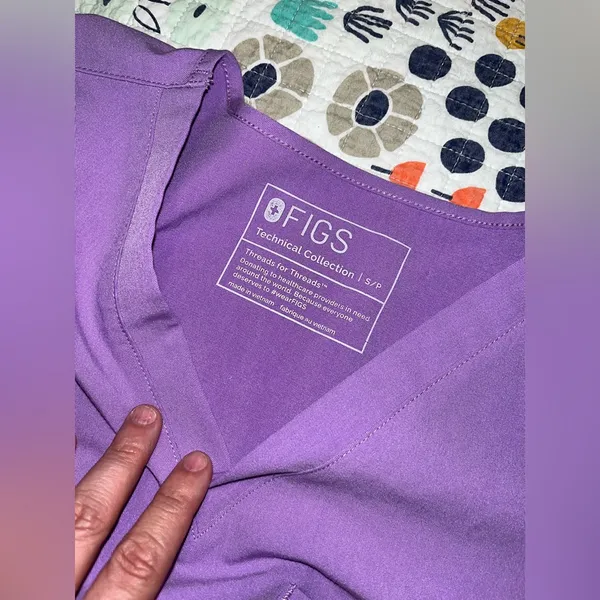 FIGS Small - Ultra Violet Catarina™ - One-Pocket Scrub Top‎ Technical Collection - Image 7
