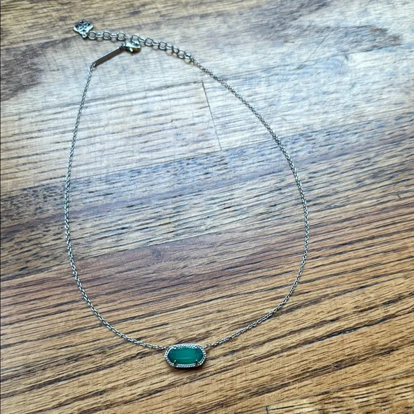 Kendra Scott Eliza Silver Pendant Necklace in Emerald Cat's Eye - Image 2