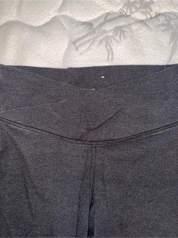 Old Navy Black High-Waist Bike Shorts - Image 4