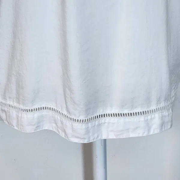 Cloth & Stone Anthropologie White Sleeveless Blouse with Lace Accent Size Medium - Image 6