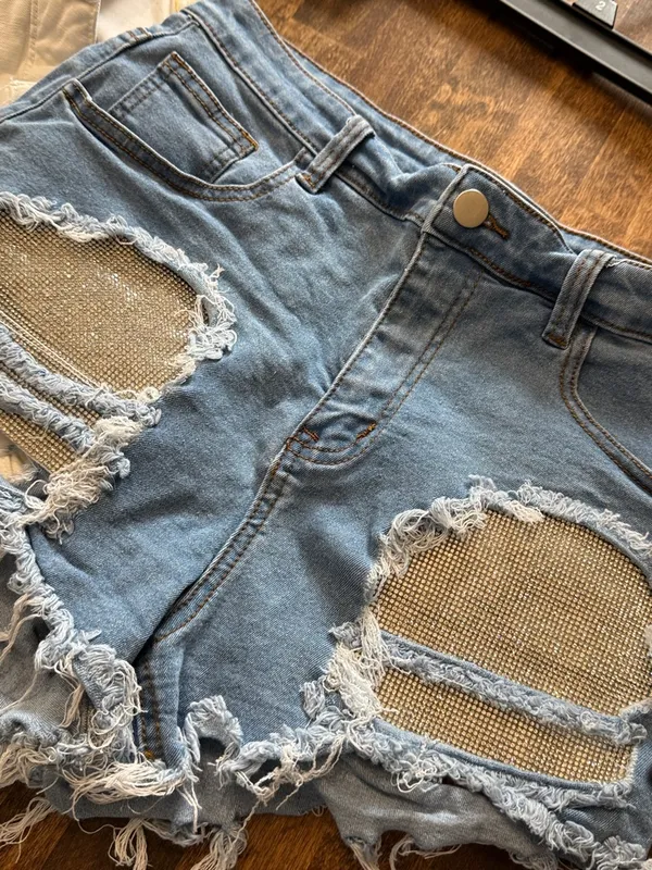 HOT & DELICIOUS Festival Rhinestone Pockets Heavily Distressed Denim Shorts L - Image 6