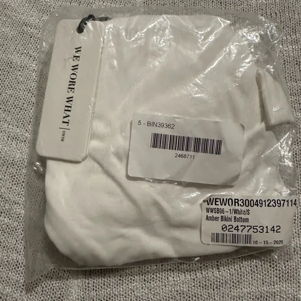 NWT WeWoreWhat Amber bow bikini bottoms white - Image 2