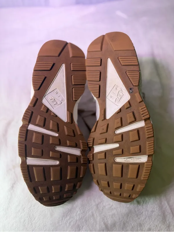 Nike Women's Wheat/Tan Casual Sneakers - Image 9