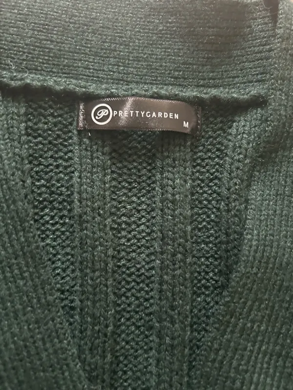 Like new ultra soft Cable Knit Button-Front Women's Cardigan Sweater size M - Image 3