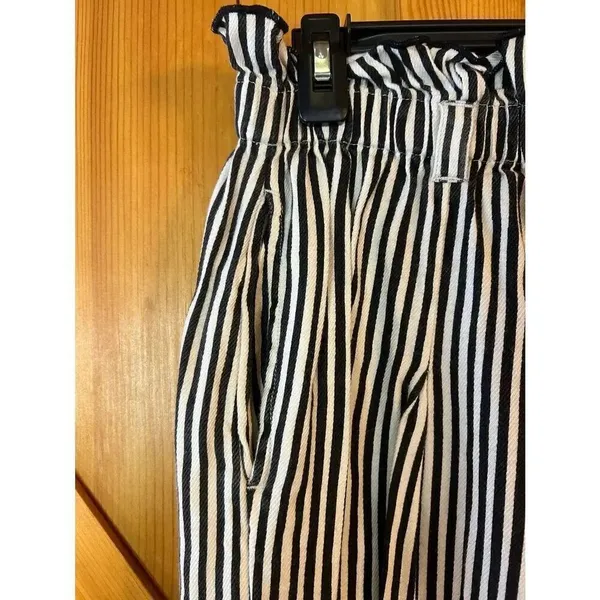 Billabong Black Flowy White Stripe Pull On Pants Ruffled Waist Size Medium (8996 - Image 4