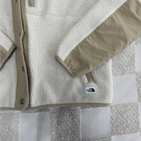 North Face Women's Cragmont Fleece Jacket Snap Button size Small - Image 2