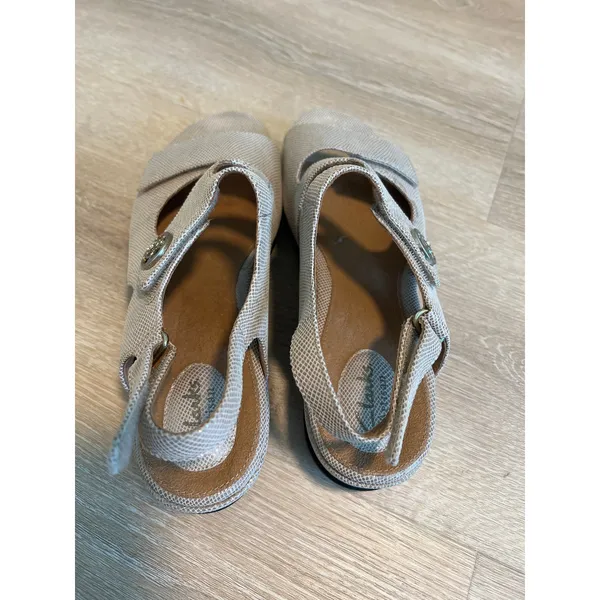 Clarks Artisan Leather Casual Button Sandal Womens Size 9 Bronze - Image 5