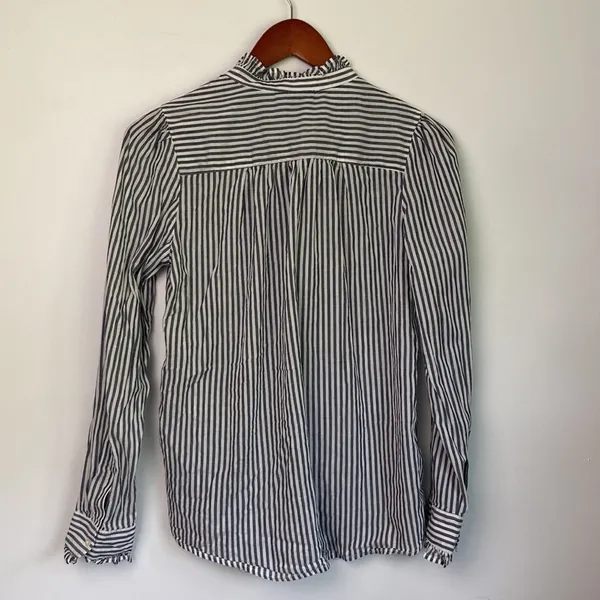 Gap| Lightweight striped Button Down sz Small - Image 5