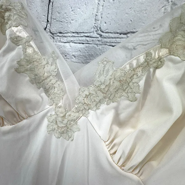 Vintage Van Raalte Full Slip Dress Nightgown 32 Small Beige Lace Appliqué USA - Image 3