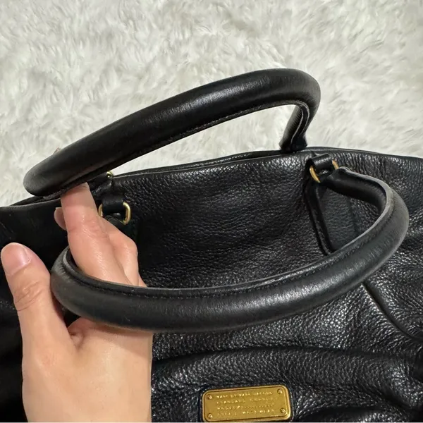 Marc by Marc Jacobs Pebbled Shoulder Bag in Black - Image 8