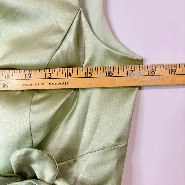 Miss Veil Hi Low Gown Dress Flower Detail Scoop Neck Formal Green Small NWT - Image 5