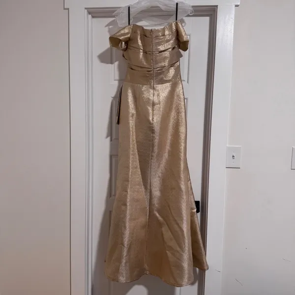 Alyce Paris Gold‎ Metallic Off Shoulder Evening Gown Formal Dress Side Bow Slit - Image 6