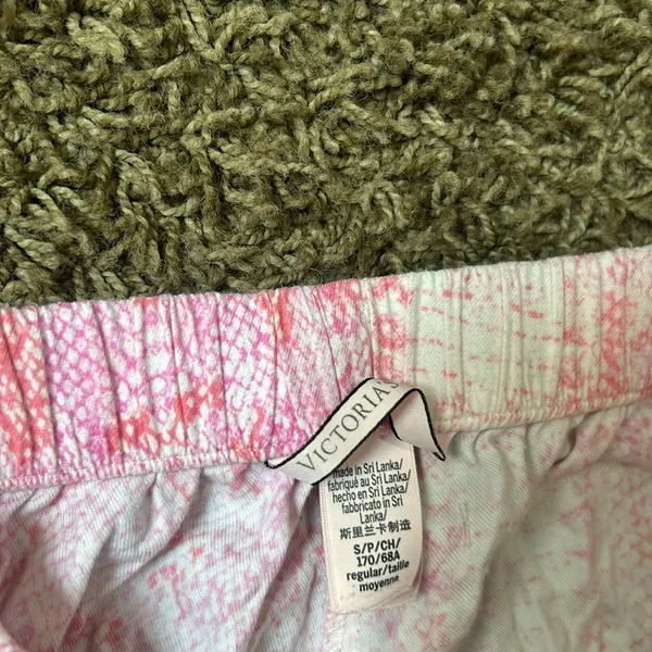Victoria Secrets Pink Reptile‎ Printed Pajama Pant Size Small - Image 5