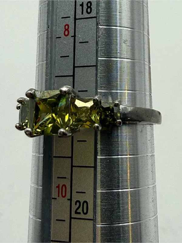 925 Sterling Silver Yellow Green Princess Cut 5 Stone Ring Size 9 - Image 4