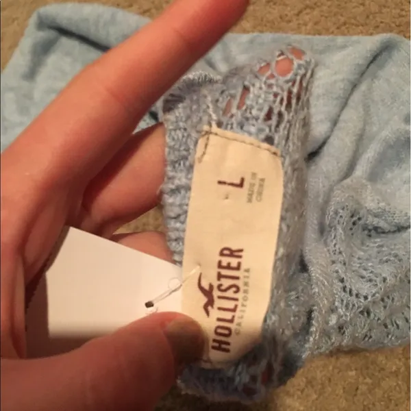 Hollister Blue lace back long sleeve top never worn - Image 4