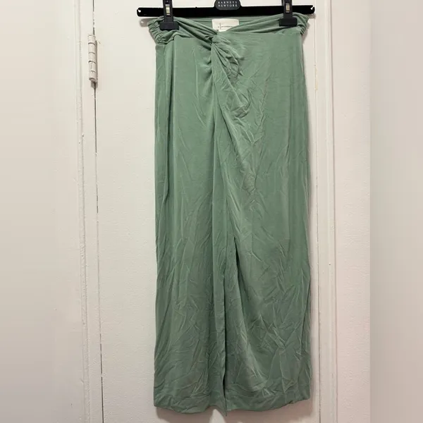 Anthropologie Jersey Midi Skirt in Sage Green Size Small with slit - Image 2