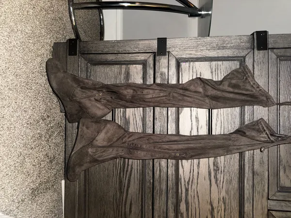 Knee high suede boots Size 9 - Image 3
