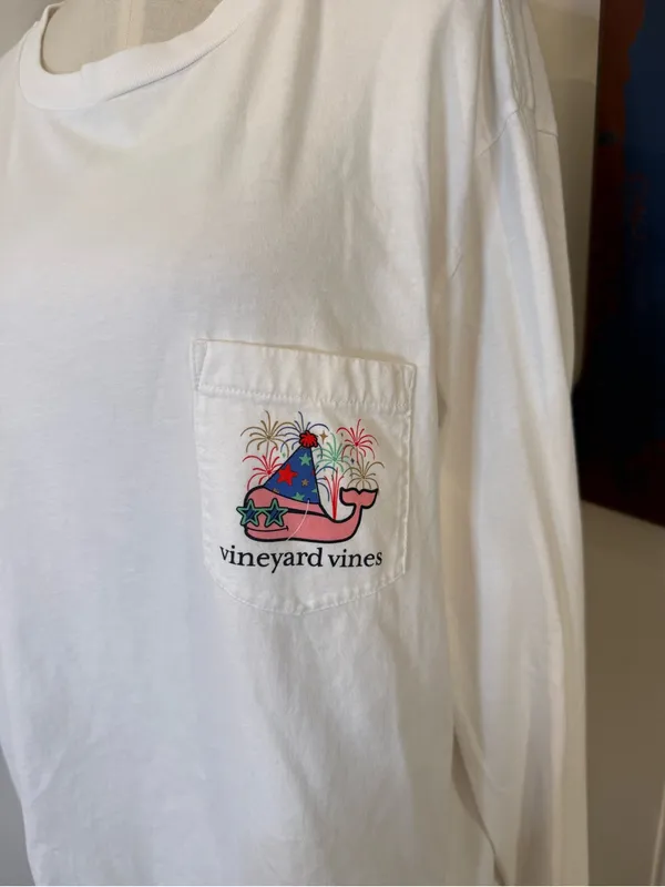Vineyard Vines White Long Sleeve Pocket Tee with New Years 2017 Sz L - Image 2
