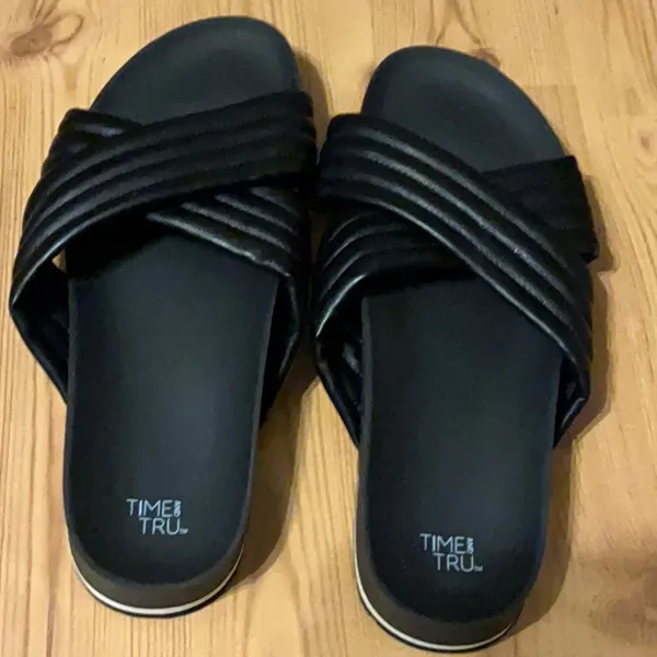 Time and Tru Black Quilted Crisscross Slide Sandals - Image 3