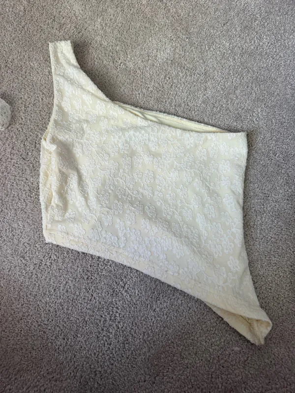 Princess Polly One Shoulder Top | US 2 | very light yellow | never worn - Image 3