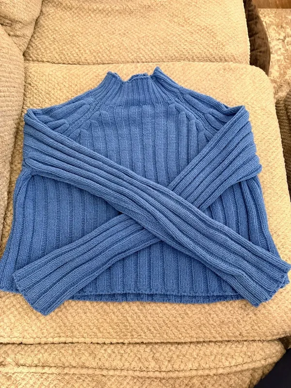 American Eagle Blue Ribbed Mock Neck Cropped Sweater Size M - Image 3