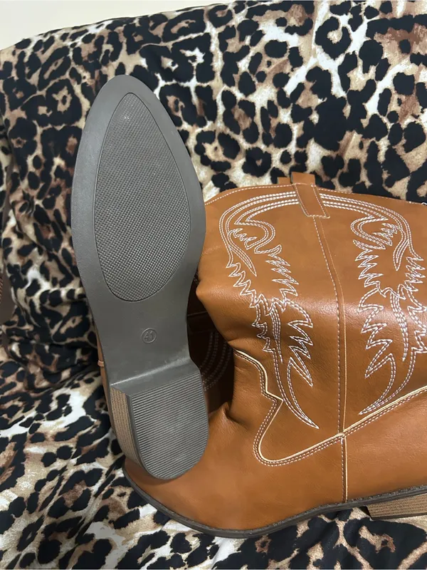 Women's Tan Embroidered Western Lace-Up Boots - Image 4
