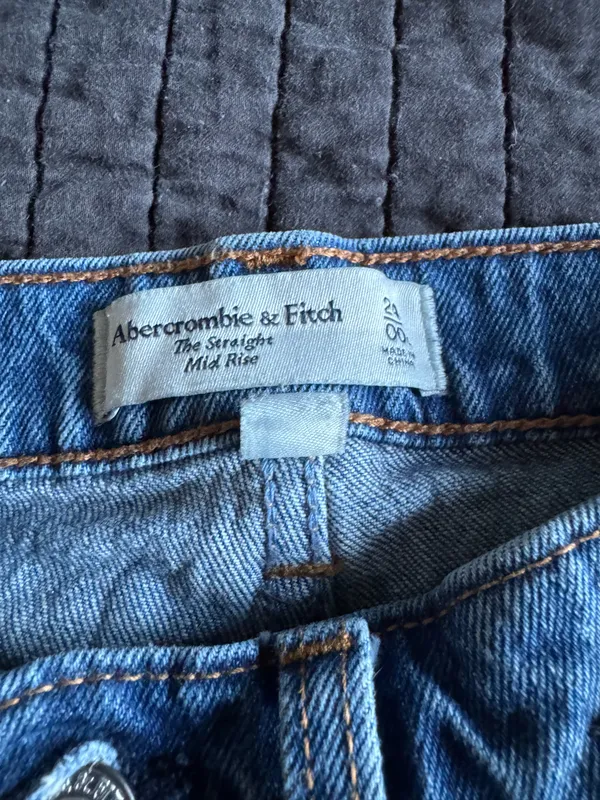 Abercrombie High-Rise Jeans Ultra Straight - Image 3