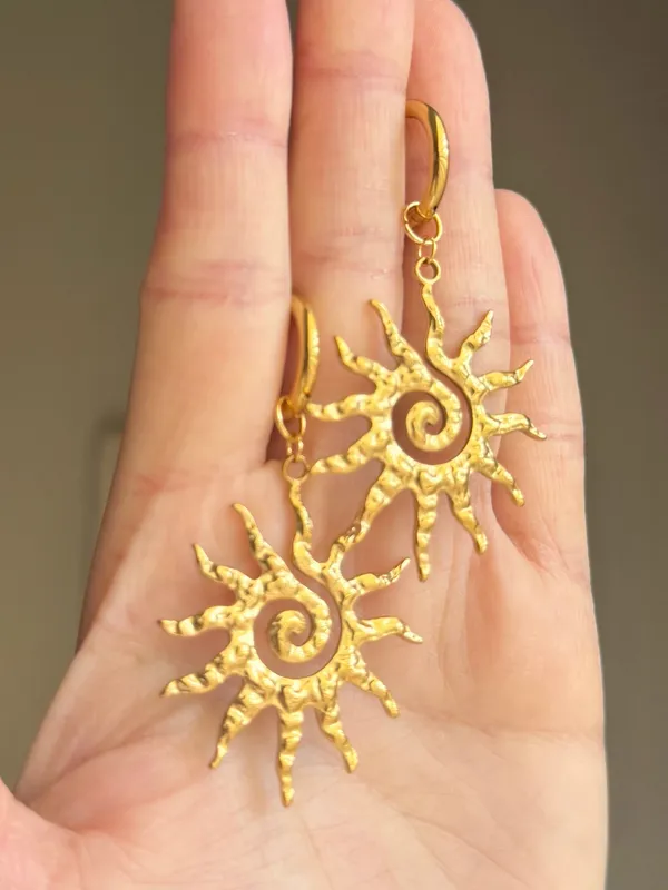 Handmade gold tone stainless steel sun boho retro vintage style hoops dangle earrings☀️ - Image 4
