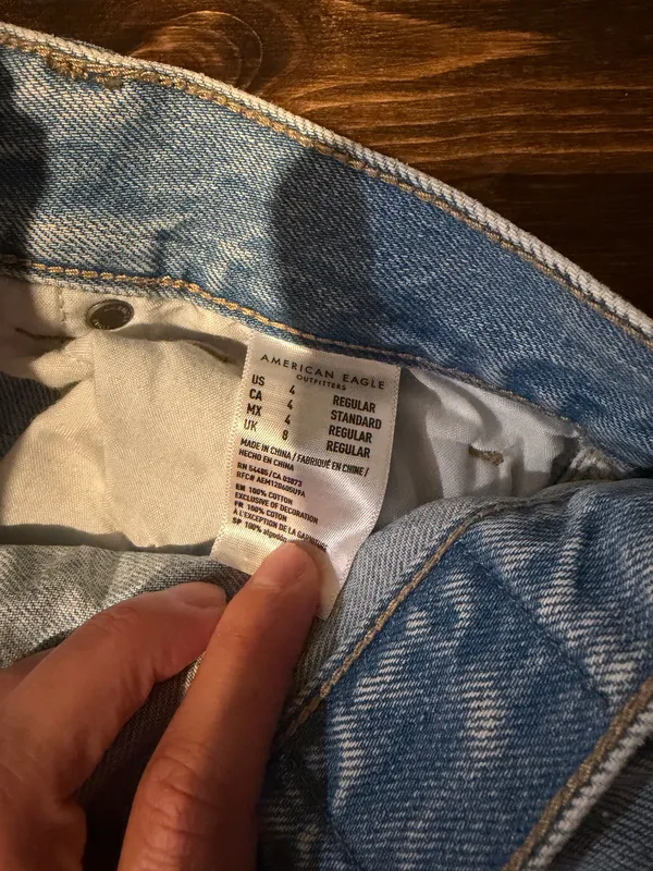 American Eagle Jeans Ripped Mom High-Rise - Image 2