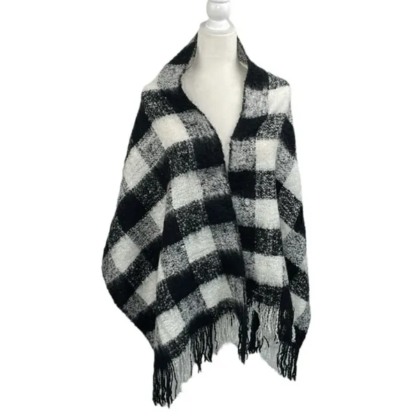 Source Unknown SCARF Chunky Plaid Black and White with fringe - Image 3