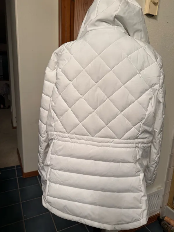 Women's White Quilted Hooded Puffer Jacket - Image 2