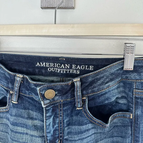 American Eagle Women’s 8 Super Stretch Distressed Jeans - Image 2