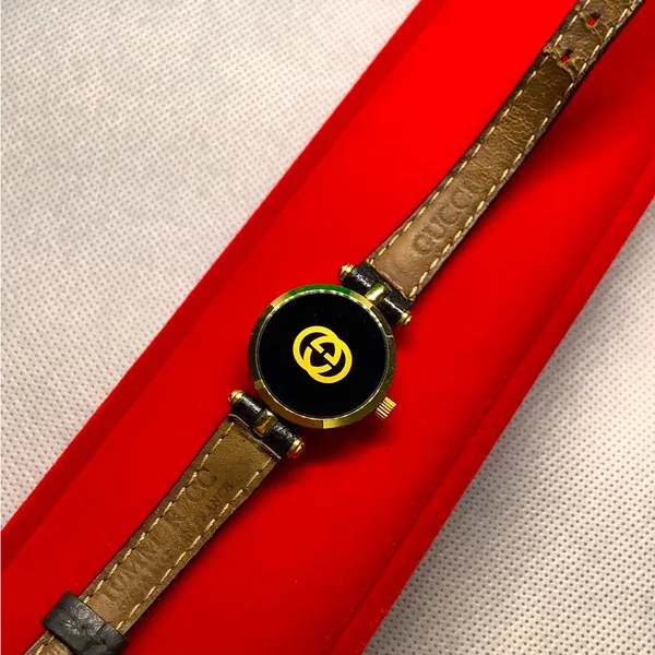 Super CUTE ladies GUCCI SHELLY LINE watch🌹🌹🌹 - Image 12