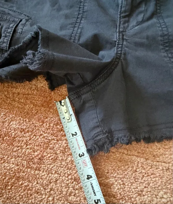 American Eagle Size 8 Black Stretch Cargo Utility Shorts Raw Hem - Image 6
