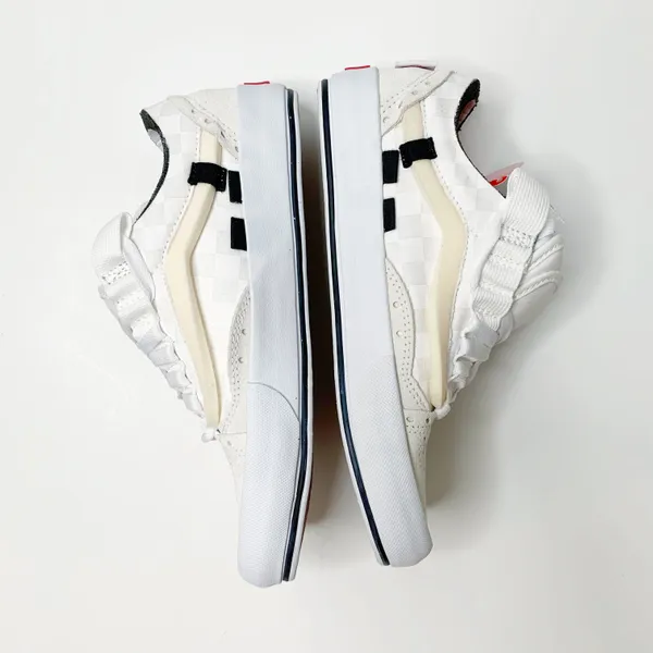 Vans NEW OLD SKOOL CAP True White Sneakers Black womens 8.5 shoes - Image 2