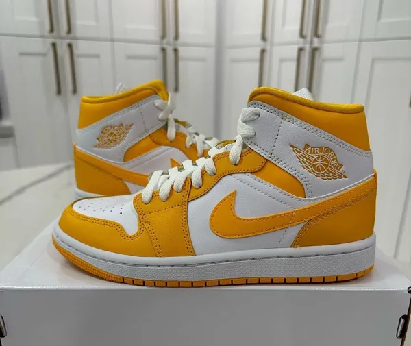 Jordan 1 Mid University Gold - Image 2