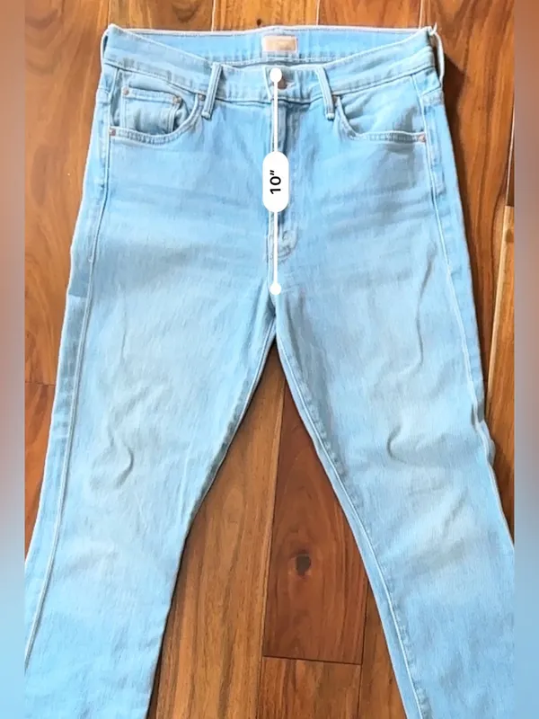 MOTHER Light Blue Insider Crop Step Fray Jeans - Image 9