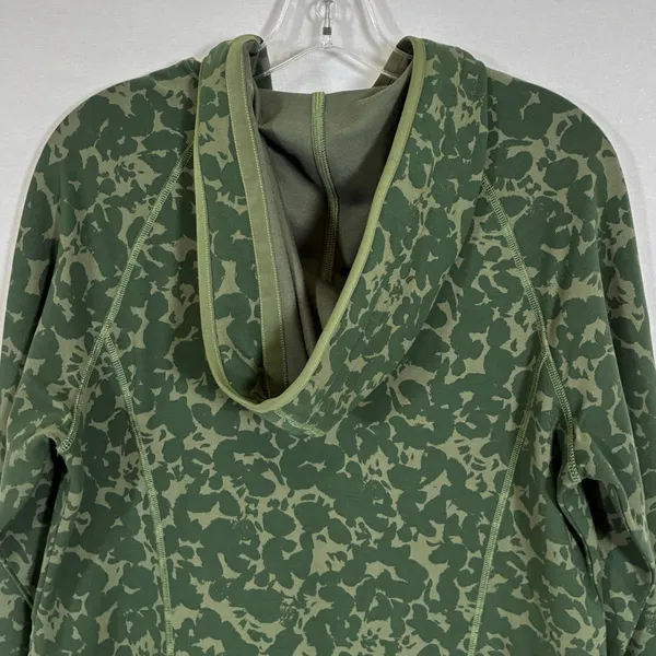 Cabi Marathon Jacket Womens M Green Camo Full Zip Hoodie Thumbholes 6030 - Image 8