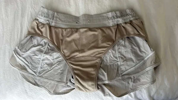 Lululemon Hotty Shorts 2.5" Hot Low-Rise - Image 7