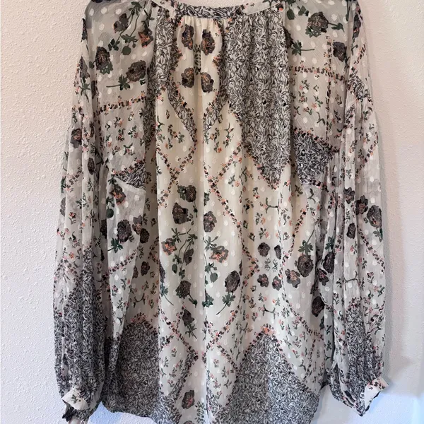 Sweet Magnolia Bubble Long Sleeve Floral Print Blouse - Image 2