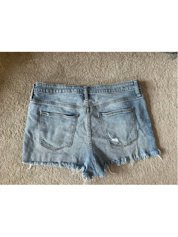 Universal Threads Women's Universal Thread Distressed Jean Shorts Blue Size 12 - Image 2