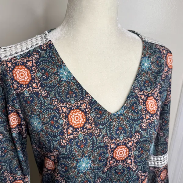 NY Collection Boho Top Asymmetric Hem Size Medium Bell Sleeves Geometric V Neck - Image 3