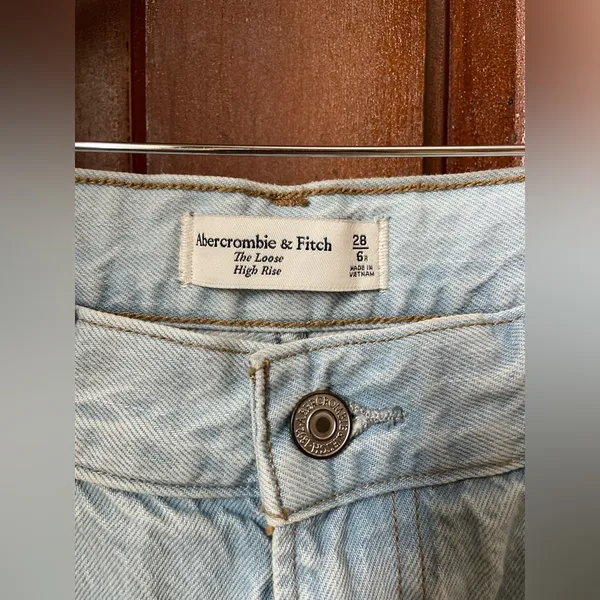 Abercrombie & Fitch women's 6R / 28 high rise loose jeans - Image 3