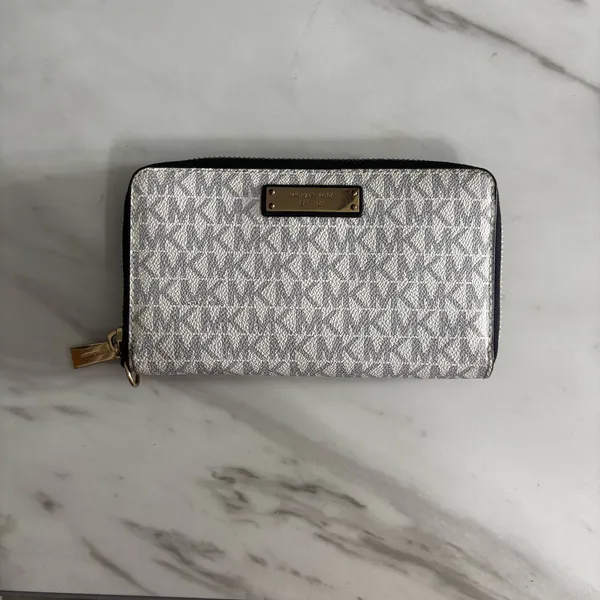 Michael Kors Wallet - Image 8
