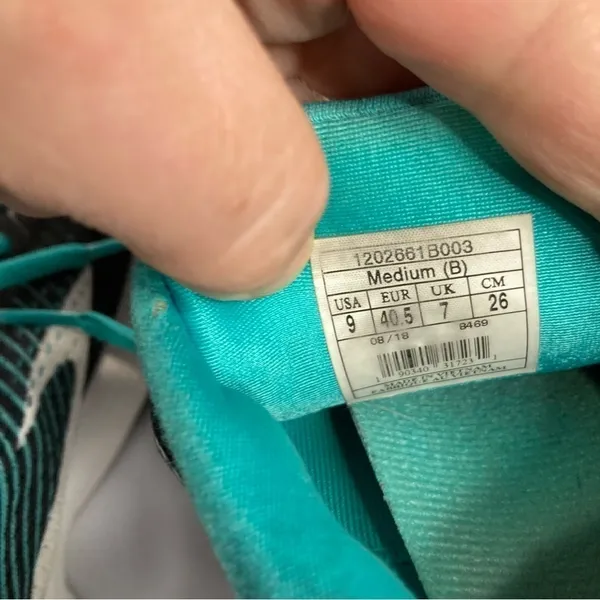 Brooks launch‎ 5 sneakers size 9 - Image 7
